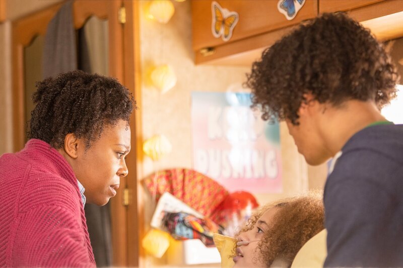 Brandee Steger (Angela Lima), Breaunna Bryan (Fernanda Lima), Alexander Pelaez (Rafael Lima). – Bild: ORF/​Disney/​ABC/​Liliane Lathan