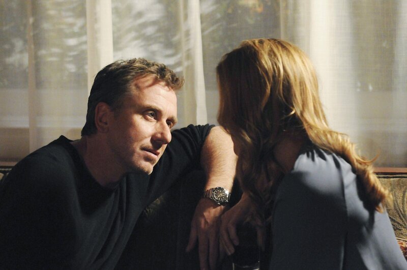 Naomi Russell (Tricia Helfer) und Dr. Cal Lightman (Tim Roth) – Bild: @RTL