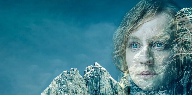 Lucia (Brigitte Hobmeier). – Bild: ORF/​BR/​Primary Pictures