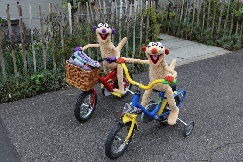 Jan & Henry machen eine Fahrradtour. – Bild: NDR/​bigSmile