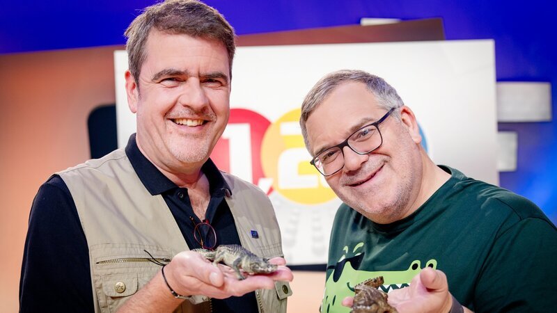 Krokodile sind ganz schön schlau. Experte Prof. Ziegler (l.) weiß warum. – Bild: ZDF und Ruppografie – Nadine Rupp