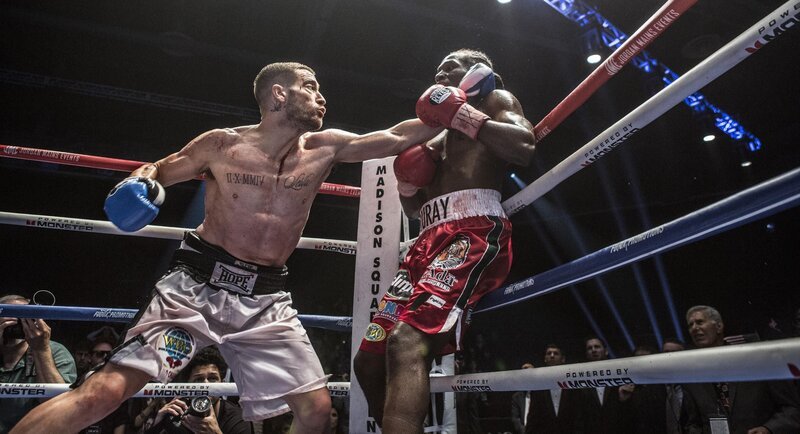 Der Boxer Billy „The Great“ Hope (Jake Gyllenhaal, l.) stellt sich jedem Kampf, doch auch gegen Kalil Turay (Rayco Saunders, r.) muss er erst viele Schläge einstecken, bevor er sein volles Potenzial ausschöpft … – Bild: Tobis Film und The Weinstein Company / Scott Garfield Der Boxer Billy „The Great“ Hope (Jake Gyllenhaal, l.) stellt sich jedem Kampf, doch auch gegen Kalil Turay (Rayco Saunders, r.) muss er erst viele Schläge einstecken, bevor er sein volles Potenzial ausschöpft … – Bild: Tobis Film und The Weinstein Company / Scott Garfield