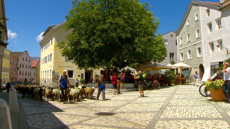 Aufbruch in Laas. – Bild: ORF Aufbruch in Laas. – Bild: ORF