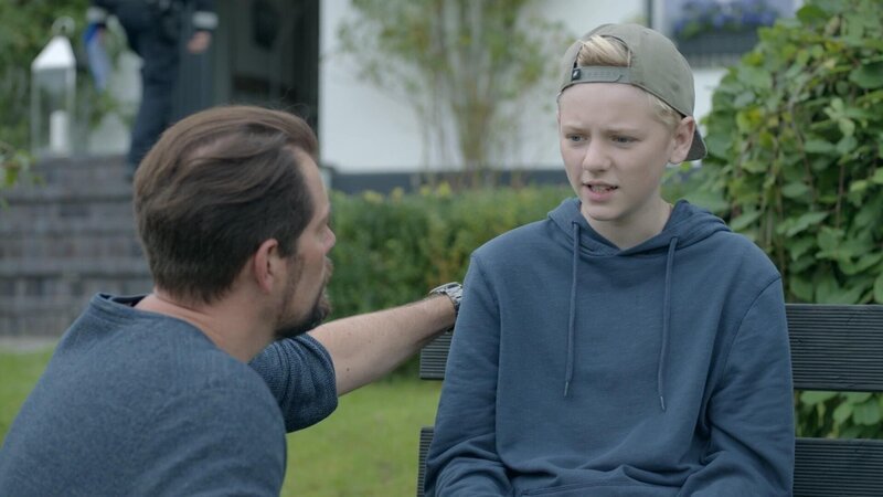 Joey Altmann als Oskar Moreno(r.) – Bild: RTL