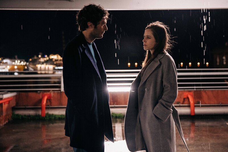 Haben Luca (Lino Guanciale) und Marta (Camilla Semino Favro) ein Geheimnis? – Bild: Fremantle Distribution