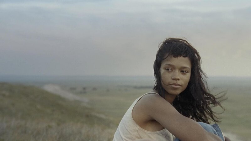 Taylor Russell as Maren in BONES AND ALL, directed by Luca Guadagnino, a Metro Goldwyn Mayer Pictures film. Credit: Yannis Drakoulidis / Metro Goldwyn Mayer Pictures © 2022 Metro-Goldwyn-Mayer Pictures Inc. All Rights Reserved. – Bild: Yannis Drakoulidis / Metro Goldwyn Mayer Pictures Taylor Russell as Maren in BONES AND ALL, directed by Luca Guadagnino, a Metro Goldwyn Mayer Pictures film. Credit: Yannis Drakoulidis / Metro Goldwyn Mayer Pictures © 2022 Metro-Goldwyn-Mayer Pictures Inc. All Rights Reserved. – Bild: Yannis Drakoulidis / Metro Goldwyn Mayer Pictures