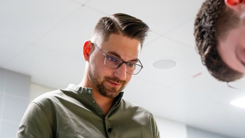 SAARLÄNDISCHER RUNDFUNK AM PASS – GESCHICHTEN AUS DER SPITZENKÜCHE (2. STAFFEL), „Mit Sterne-Koch Benjamin Gallein“. – Bild: SR/​Christoph Heymann
