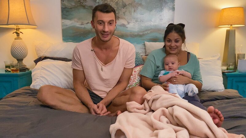 Loren, Alex, and Shai all lean forward in interest. – Bild: Discovery Communications, LLC