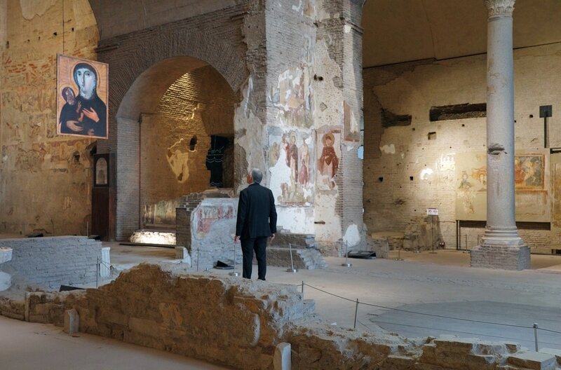 Fachleute verschiedener Disziplinen erläutern die Marienbilder und führen durch ihre Geschichte von den Anfängen des Christentums bis heute. – Bild: ARTE F /​ Arturo Mio