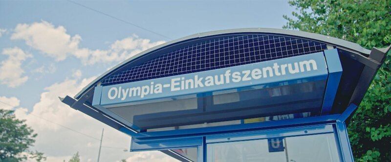 Der Täter lockt Jugendliche online unter einem Vorwand zum Olympia-Einkaufszentrum. – Bild: ZDF