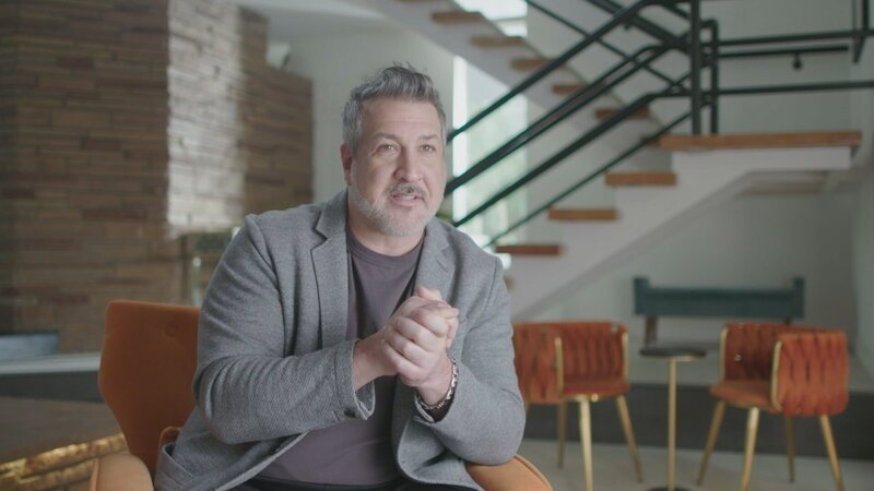Joey Fatone interview – Bild: 2026 Warner Bros. Discovery, Inc. or its subsidiaries and affiliates. All rights reserved.
