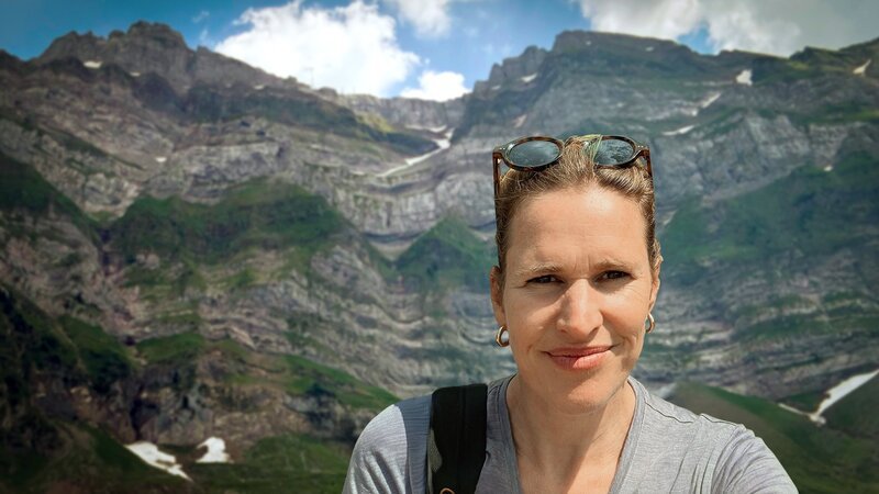 Katrin Hönegger vor dem Säntis – Bild: SRF