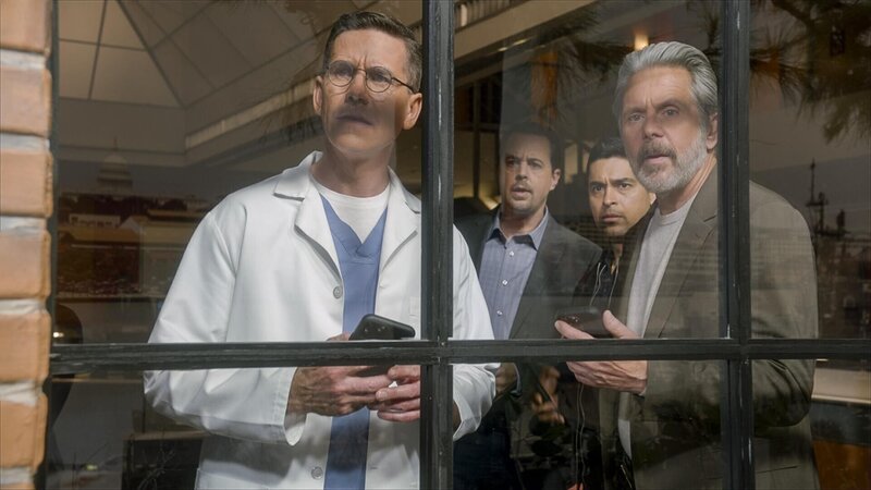 (v.l.n.r.) Jimmy Palmer (Brian Dietzen); Timothy McGee (Sean Murray); Nick Torres (Wilmer Valderrama); Alden Parker (Gary Cole) – Bild: 2023 CBS Broadcasting, Inc. All Rights Reserved. Lizenzbild frei