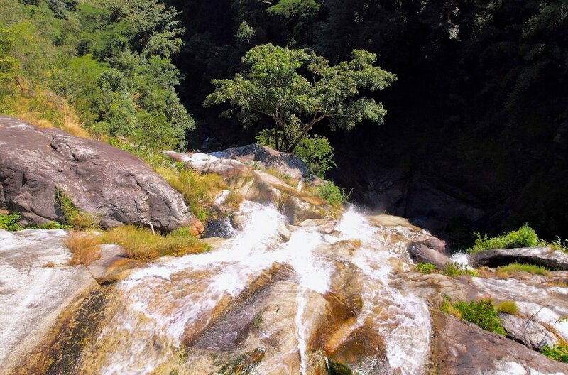 Wasserfall im Nationalpark Nam Et-Phou Louey – Bild: ThoRa Film