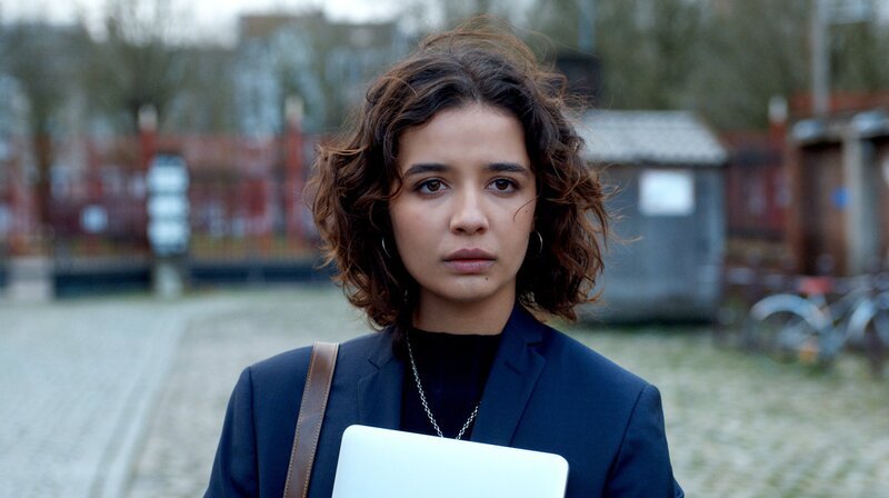 Alma (Carmen Kassovitz) möchte eine eigene App programmieren. – Bild: WDR/​SILEX FILMS – PICTANOVO