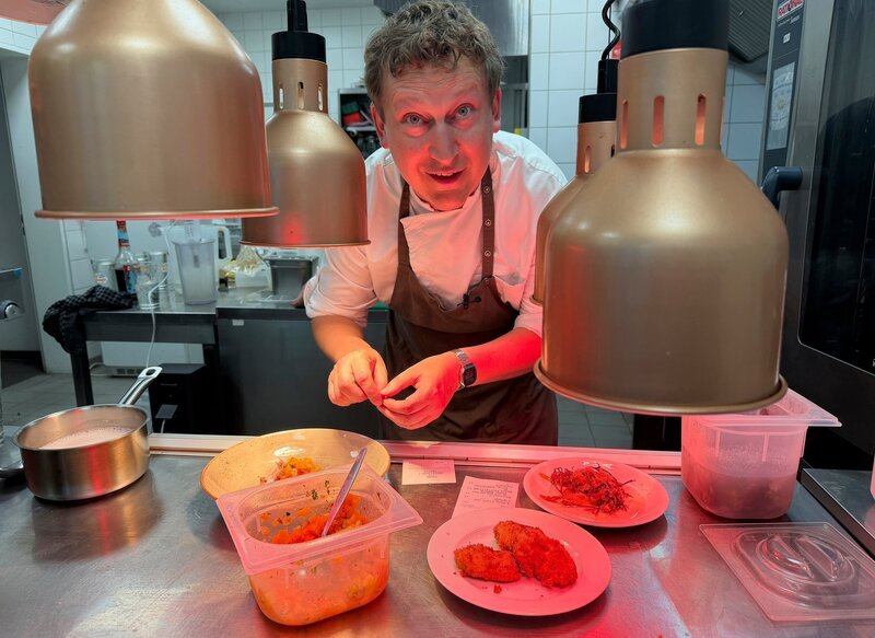 Adrian Kauß, Inhaber und Koch des Restaurants „Butter und Blume“ in Darmstadt. – Bild: HR