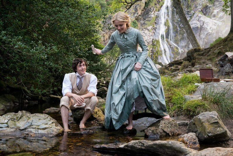 Laurie Laurence (Jonah Hauer-King, l.) und Amy March (Kathryn Newton, r.). – Bild: WDR/​Playground Television (UK) Ltd. MMXVII