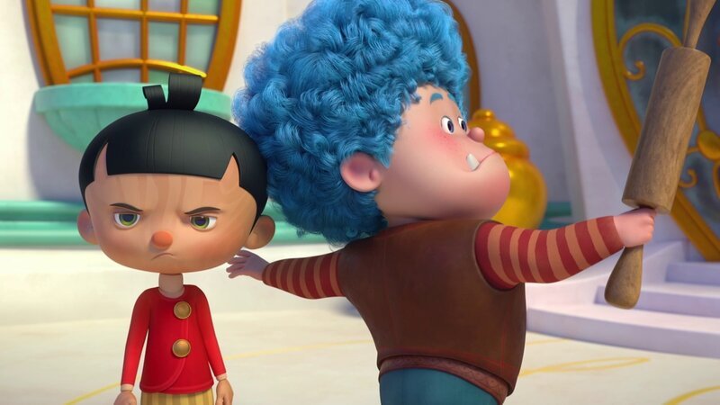 Luzio (re.) will mit seinem Nudelholz bei Sophia Fechtunterricht nehmen. Pinocchio sucht nach einem besseren Schwert für ihn. – Bild: ZDF