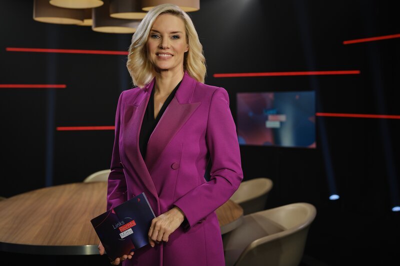 Katrin Prähauser posiert für ein Portrait; Katrin Prähauser posiert für ein Portrait während ServusTVs „Links. Rechts. Mitte – Duell der Meinungsmacher“ in Wien, Österreich am 1. Dezember, 2024. /​/​ SI202412010218 /​/​ ServusTV /​ Links. Rechts. Mitte – Duell der Meinungsmacher /​ Season 4 /​ Episode 37 – December 01 /​/​ Philipp Carl Riedl /​ ServusTV – Bild: Philipp Carl Riedl /​ ServusTV/​Philipp Carl Riedl /​ ServusTV/​Philipp Carl Riedl /​ ServusTV