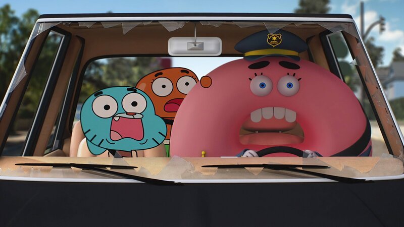Gumball (li.) und Darwin (2.v.li. hinten) lernen bei der Fahrt im Polizeiwagen, was es bedeutet, das Gesetz zu übertreten. – Bild: HBO
