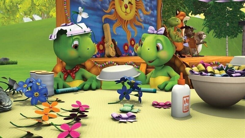 Franklin hat von seiner kleinen Schwester Harriet einen Hut geschenkt bekommen. Dieser gefällt ihm auf den ersten Blick gar nicht. – Bild: KiKA/​Nelvana Limited/​Infinite Frameworks Pte Ltd.
