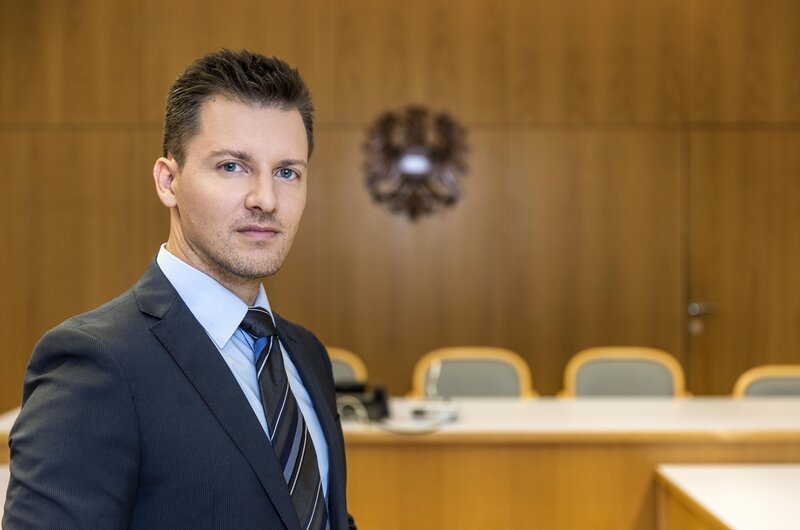 In der ATV Dokumentar-Reihe „Mein Recht“ begleitet Rechtsanwalt Dr. Christian Horwath Menschen bei ihrem Kampf um Gerechtigkeit … – Bild: © ATV