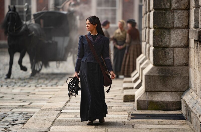 Amelia Rojas (Blu Hunt). – Bild: WDR/​Albion Television Ltd