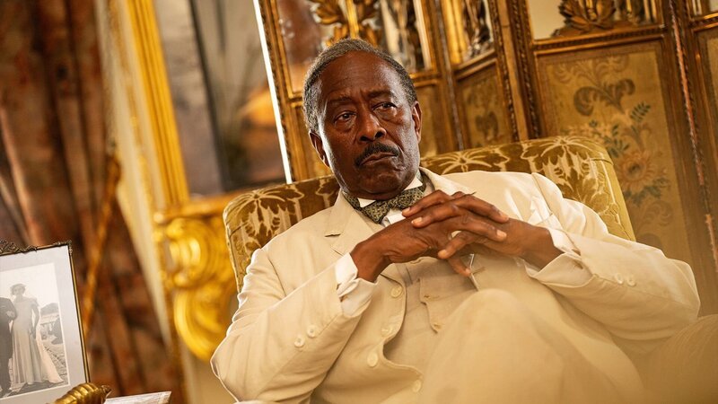 Frederick Treves (Clarke Peters) – Bild: AXN White