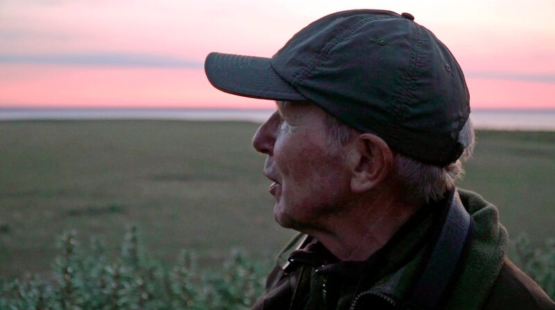 Rainer Schwarz ist schon seit DDR Zeiten im Naturschutz an der Müritz aktiv. Regelmäßig macht er Führungen in sein Paradies, dem Naturschutzgebiet „Großer Schwerin“ – Bild: NDR