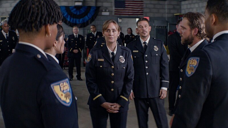 „Goodbye for Now“ – In the aftermath of the Zabel Ridge fire, Station 42 faces internal turmoil but must rally together for a high-stakes rescue that tests their strength, loyalty and the future of the firehouse, on the fourth season premiere of FIRE COUNTRY. Pictured (L-R): Diane Farr as Sharon Leone and Kevin Alejandro as Manny Perez. Highest quality screengrab available. – Bild: CBS Broadcasting, Inc.