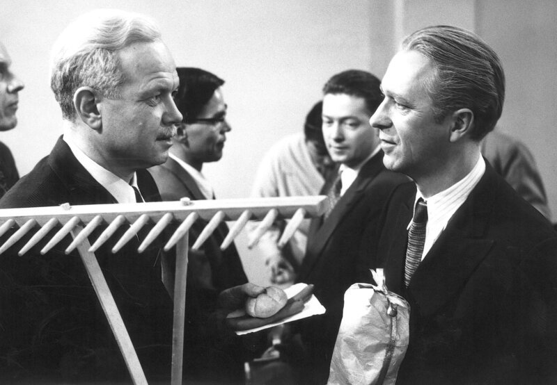 Von links: Karl Grandauer (Jörg Hube) und Deinlein (Gerd Anthoff). – Bild: BR/​Tellux-Film GmbH/​Foto Sessner