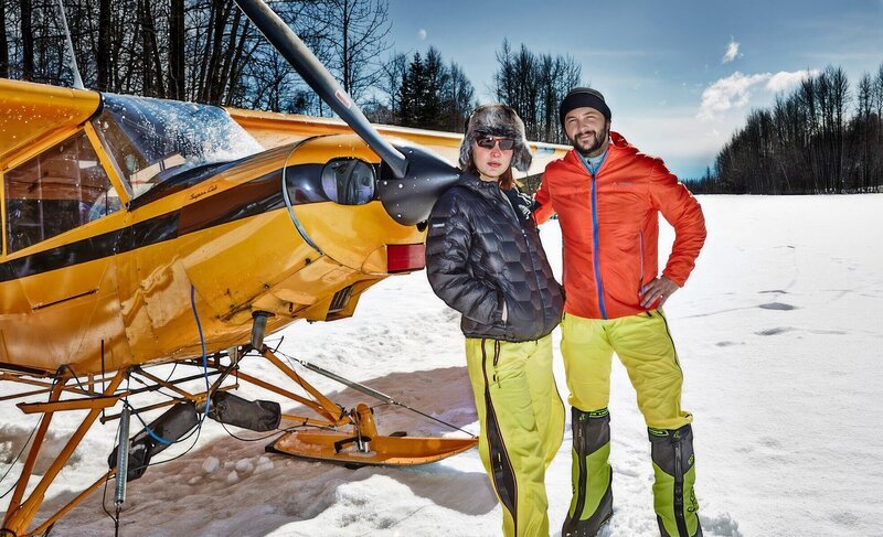 Von der Traumtour zum Alptraum: Mike Fuchs (rechts) und Sylvia M. zu Beginn ihrer Denali-Expedition, die sie nicht überlebt. – Bild: ORF/​ARD Plus/​WDR/​Mike Fuchs