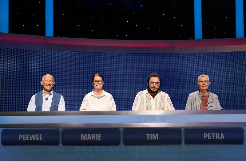 Die Kandidat:innen (v.l.n.r.): Peewee Krause, Marie Benedde, Tim Ramm, Petra Färber. – Bild: ARD/​Uwe Ernst