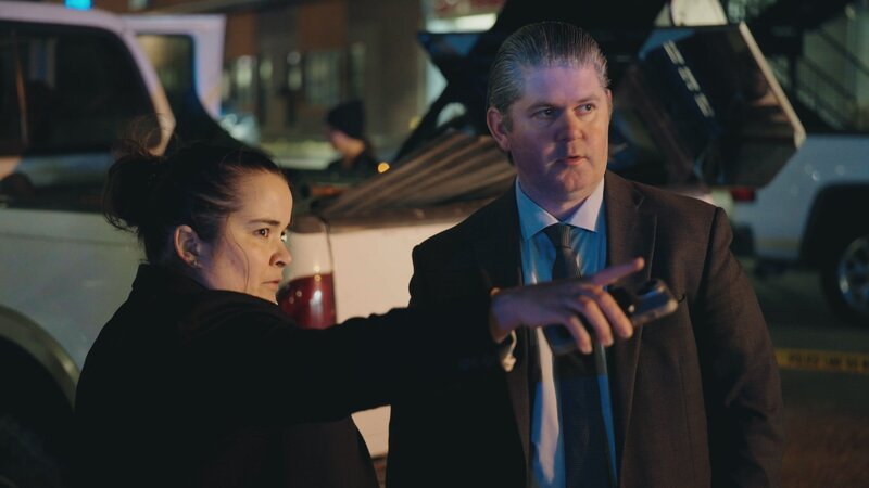 Sgt. Meghan Contantine im Gespräch mit Detective Matt Riffle – Bild: Crime + Investigation