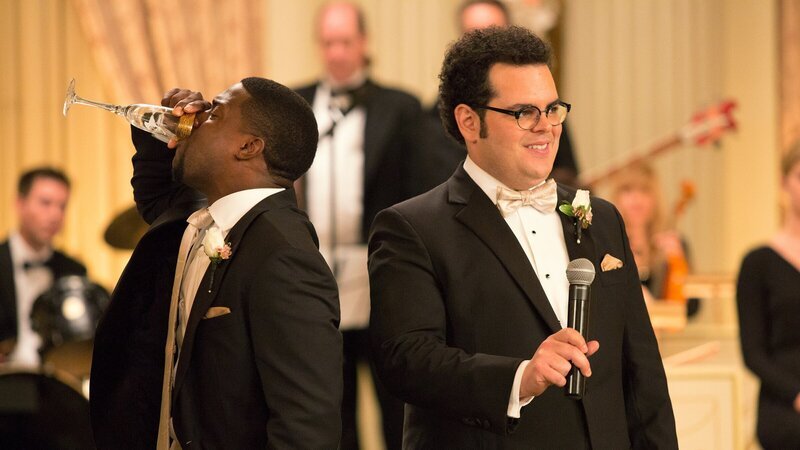 Doug (Josh Gad, r.) überrascht die Hochzeitsgesellschaft mit einer ungewöhnlichen Ansprache, während Jimmy (Kevin Hart, l.) lieber zum Glas greift. – Bild: ZDF Doug (Josh Gad, r.) überrascht die Hochzeitsgesellschaft mit einer ungewöhnlichen Ansprache, während Jimmy (Kevin Hart, l.) lieber zum Glas greift. – Bild: ZDF