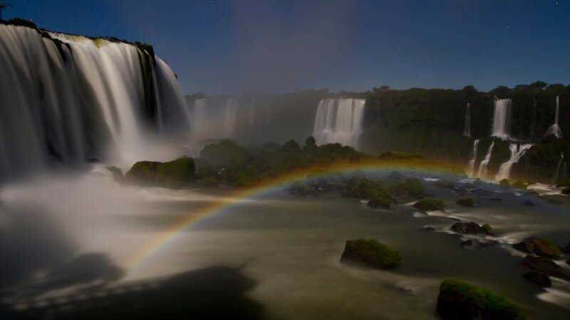 Gischt über den Iguazú-Wasserfällen – Bild: Terra Mater /​ Light&Shadow