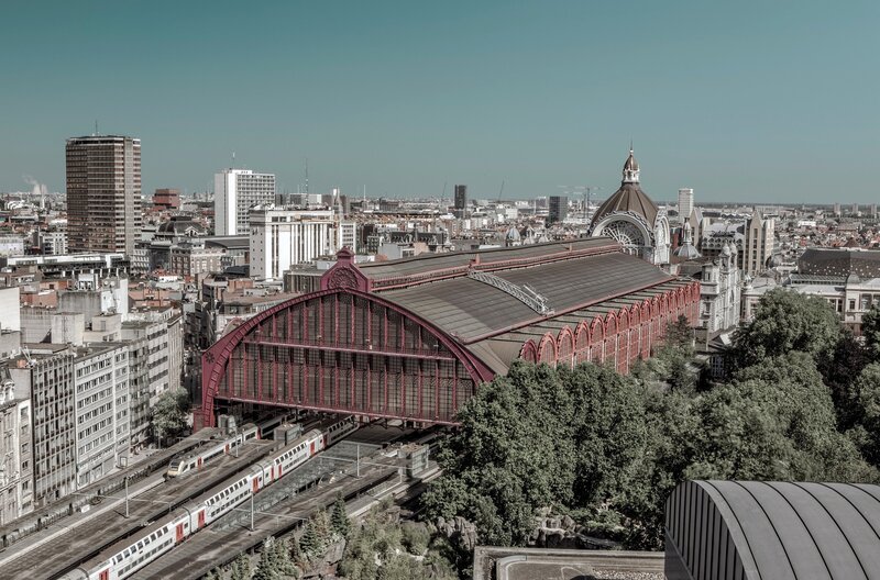 Bahnhofshalle des Antwerpen Centraal. – Bild: SWR/​Bea Müller