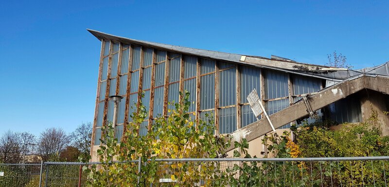 Hyparschale Magdeburg.  Außenansicht des aktuellen Zustands – Bild: MDR/​André Strobel