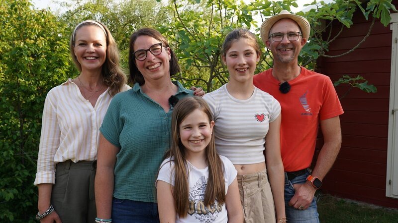 Von links: Eva Brenner, Familie Corona – Bild: ZDF