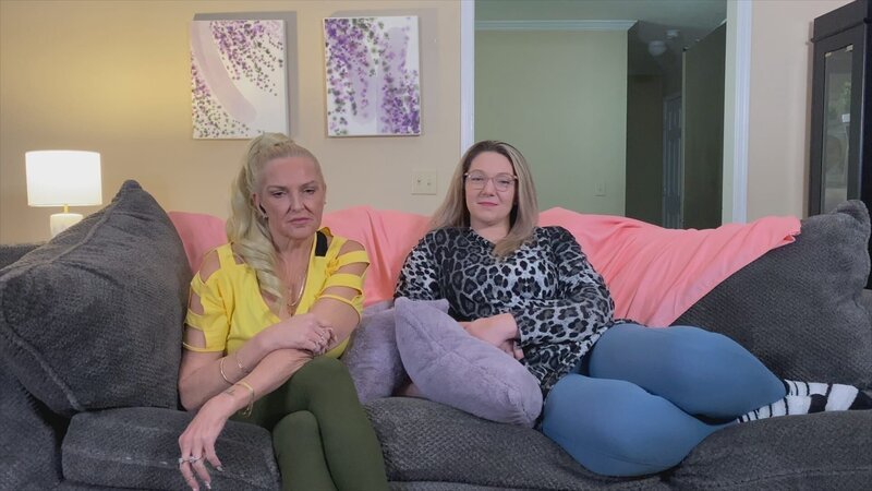 Angela grows concerned. Skyla raises her eyebrows while watching Jeniffer and Jesse. – Bild: Discovery Communications, LLC