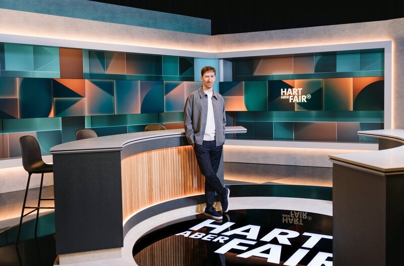 Moderator Louis Klamroth – Bild: WDR /​ Julia Sellmann /​ WDR Kommunikation /​ Redaktion Bild