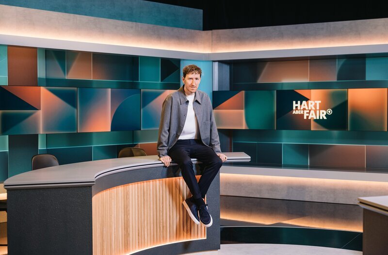 Moderator Louis Klamroth – Bild: WDR /​ Julia Sellmann /​ WDR Kommunikation /​ Redaktion Bild