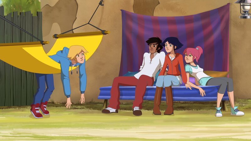 Die Freunde der Ranch: (v.l.) Nico, Angelo, Lena und Anna. – Bild: hr/​Télé Images