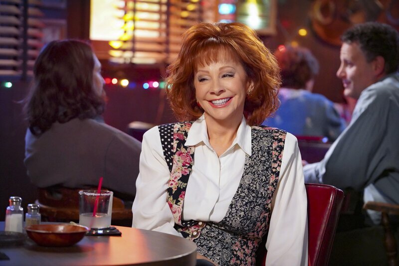 June (Reba McEntire) – Bild: Warner Bros. Entertainment Inc. /​ Bill Inoshita