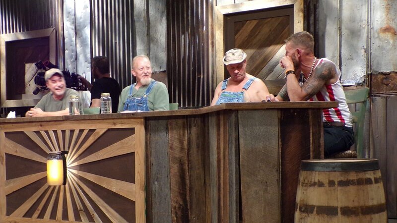Judges laughing with each other – Bild: Warner Bros. Discovery
