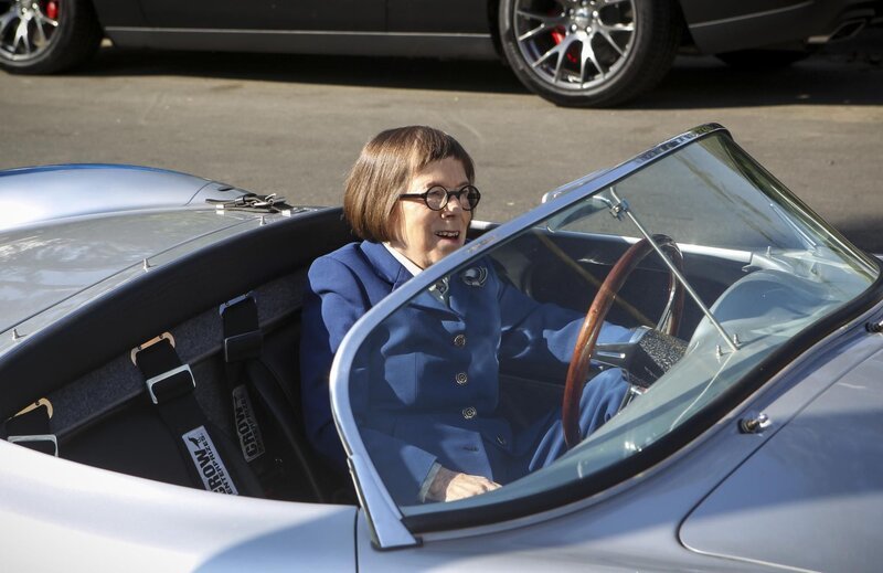 Nell trifft sich mit einem Gefängnisinsassen, der wichtige Informationen bezüglich dem Maulwurf haben könnte, diese aber nicht preisgeben will. Doch was wird Hetty (Linda Hunt) dazu sagen? – Bild: CBS Broadcasting, Inc. /​ Sonja Flemming
