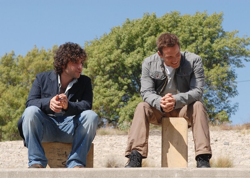 Männergespräche: Colby (Dylan Bruno, r.) und Charlie (David Krumholtz, l.) … – Bild: © Paramount Network Television