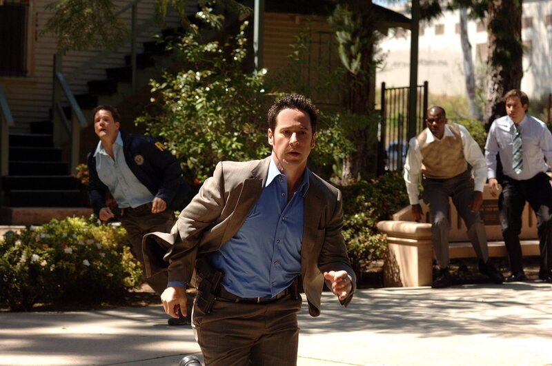 Ein neuer Fall beschäftigt Don Eppes (Rob Morrow) und sein Team. Dabei beginnt für sie ein Wettlauf mit der Zeit …. – Bild: © Paramount Network Television