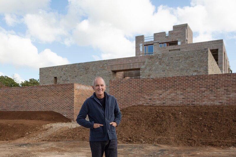 Kevin McCloud – Bild: RTL /​ Naked West /​ Das modernste Schloss Britanniens