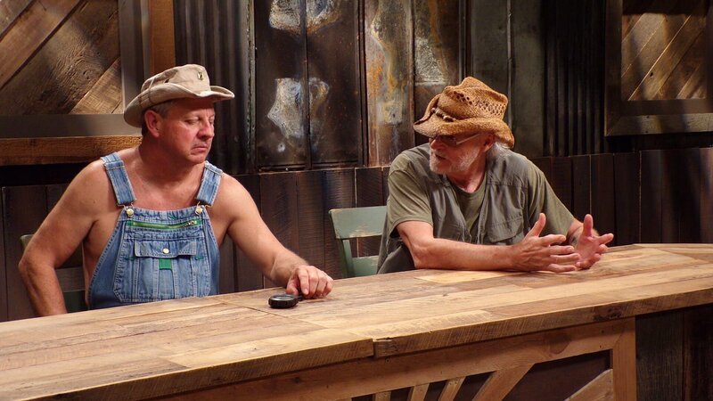 Henry Law and Tim Smith talking – Bild: Warner Bros. Discovery